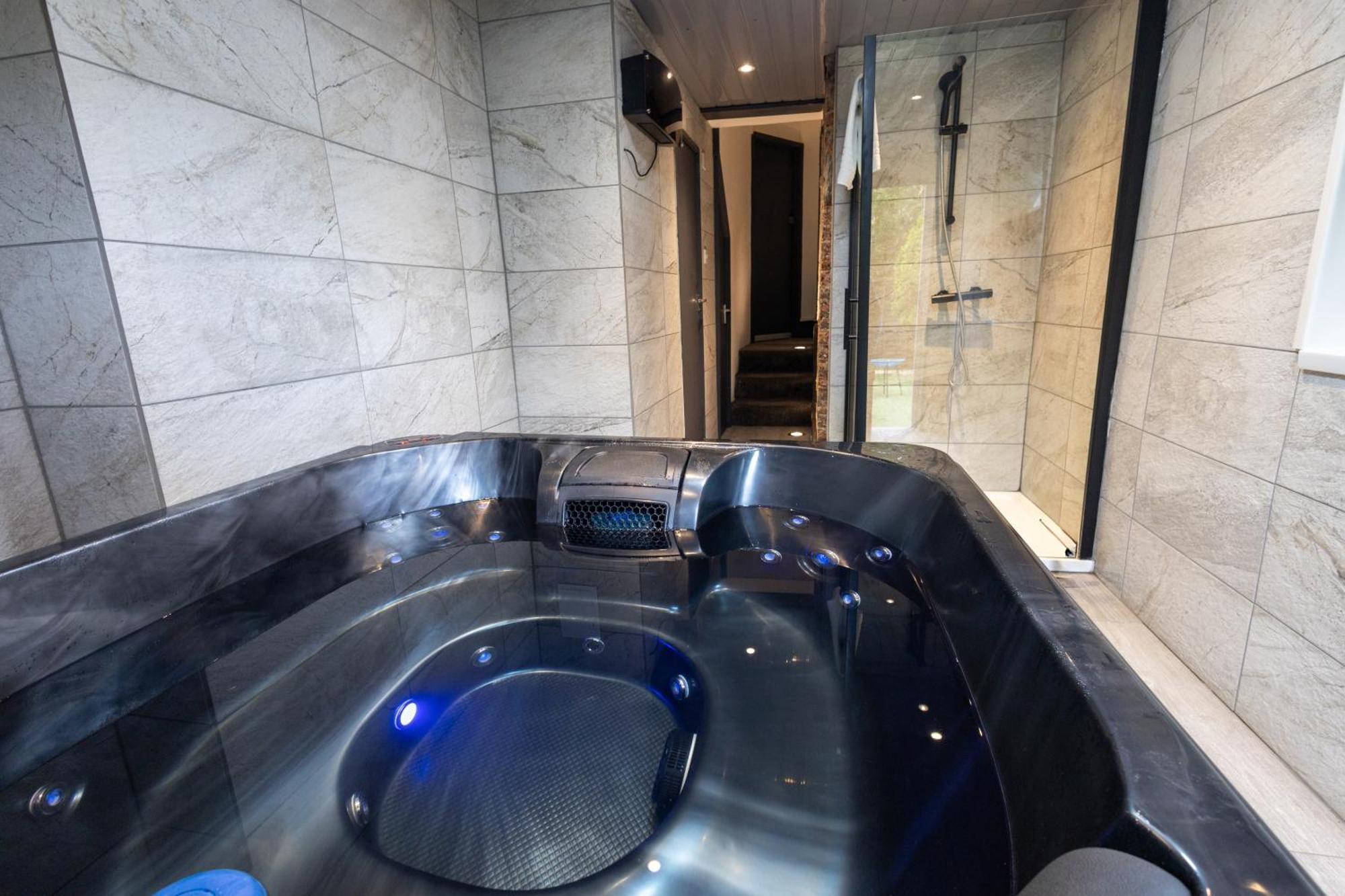 Elegant 1Bedroom Flat With Jacuzzi In A Prime Location لندن المظهر الخارجي الصورة